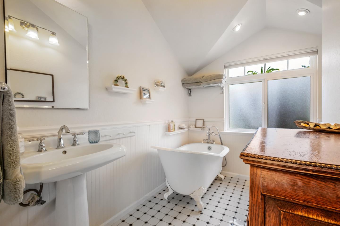 Detail Gallery Image 15 of 22 For 111 Farley Dr, Aptos,  CA 95003 - 3 Beds | 2 Baths