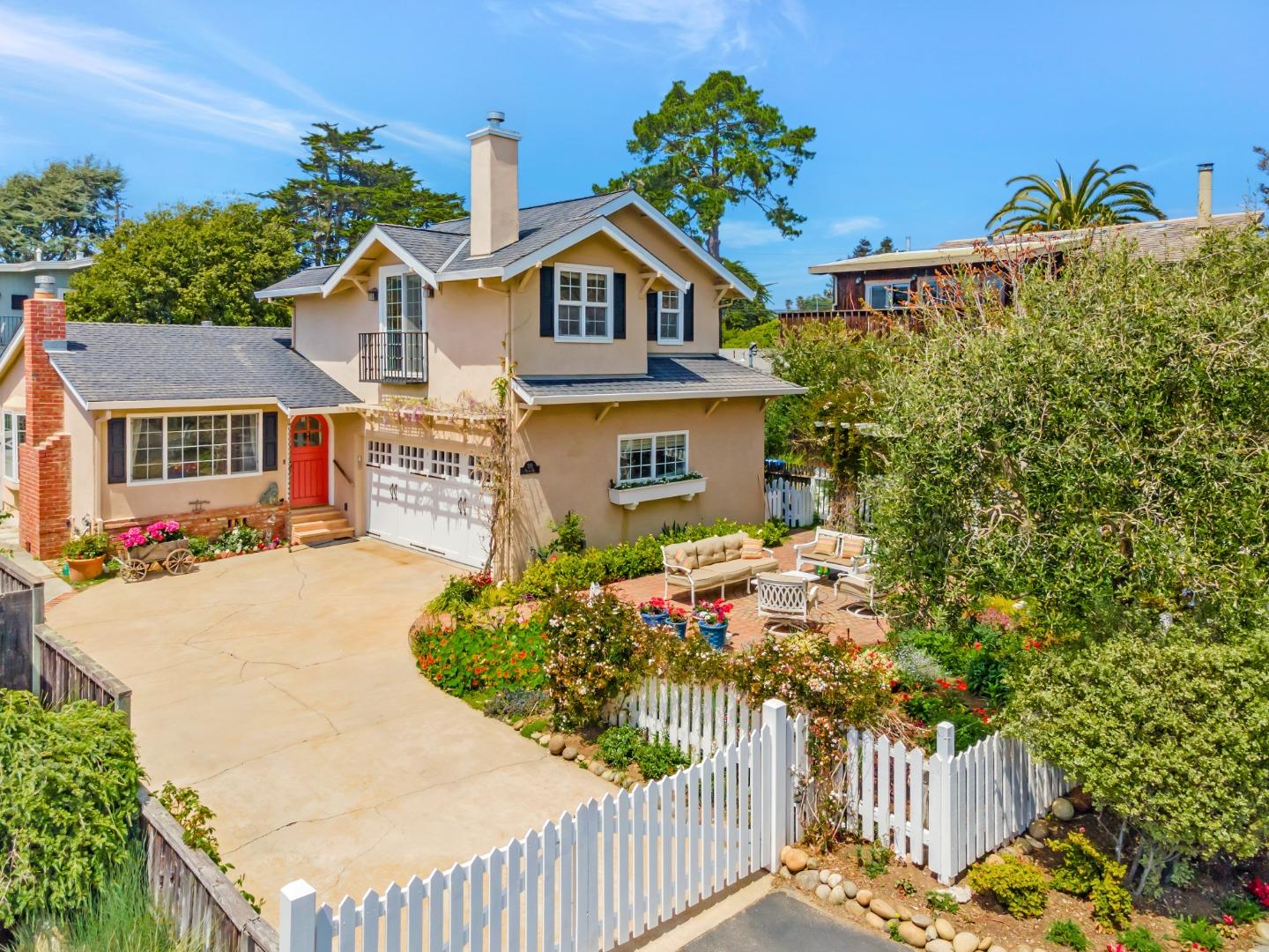 Detail Gallery Image 2 of 22 For 111 Farley Dr, Aptos,  CA 95003 - 3 Beds | 2 Baths