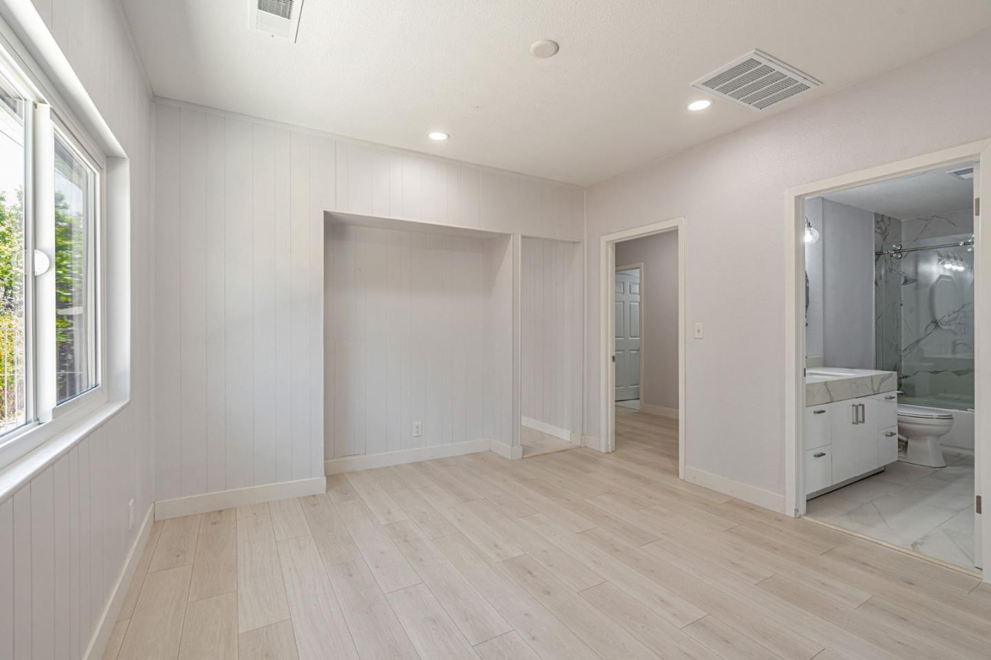 Detail Gallery Image 10 of 37 For 1081 65th St, Emeryville,  CA 94608 - 2 Beds | 2 Baths