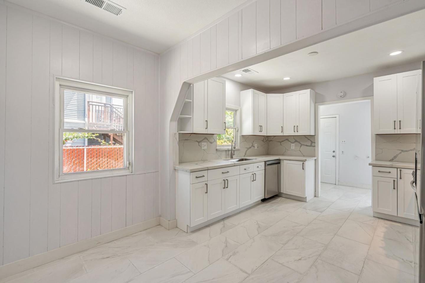 Detail Gallery Image 11 of 37 For 1081 65th St, Emeryville,  CA 94608 - 2 Beds | 2 Baths