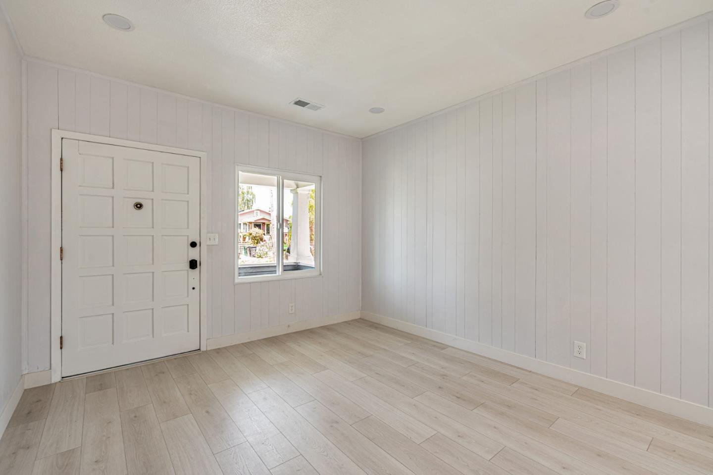 Detail Gallery Image 6 of 37 For 1081 65th St, Emeryville,  CA 94608 - 2 Beds | 2 Baths