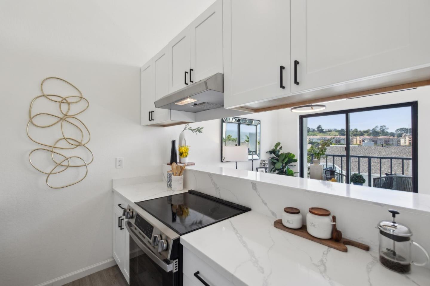 Detail Gallery Image 10 of 38 For 1 Appian Way #703-2,  South San Francisco,  CA 94080 - 3 Beds | 2 Baths