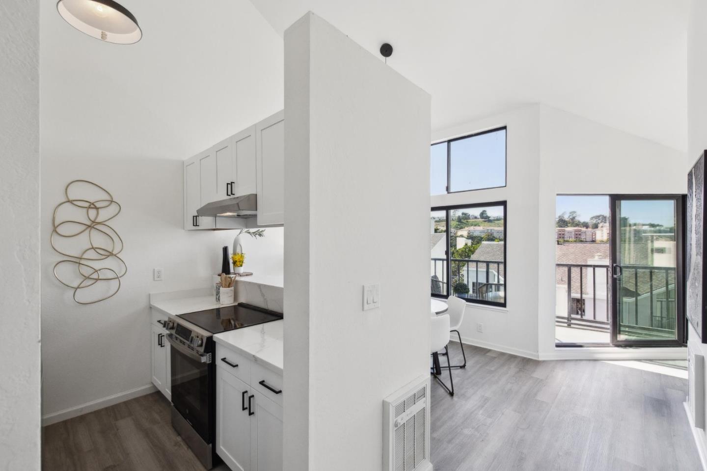 Detail Gallery Image 12 of 38 For 1 Appian Way #703-2,  South San Francisco,  CA 94080 - 3 Beds | 2 Baths