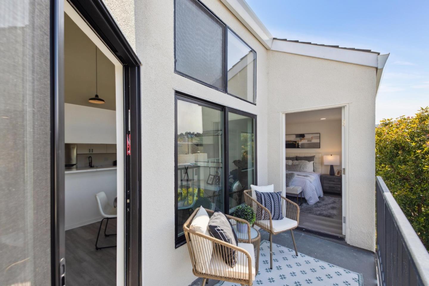 Detail Gallery Image 5 of 38 For 1 Appian Way #703-2,  South San Francisco,  CA 94080 - 3 Beds | 2 Baths