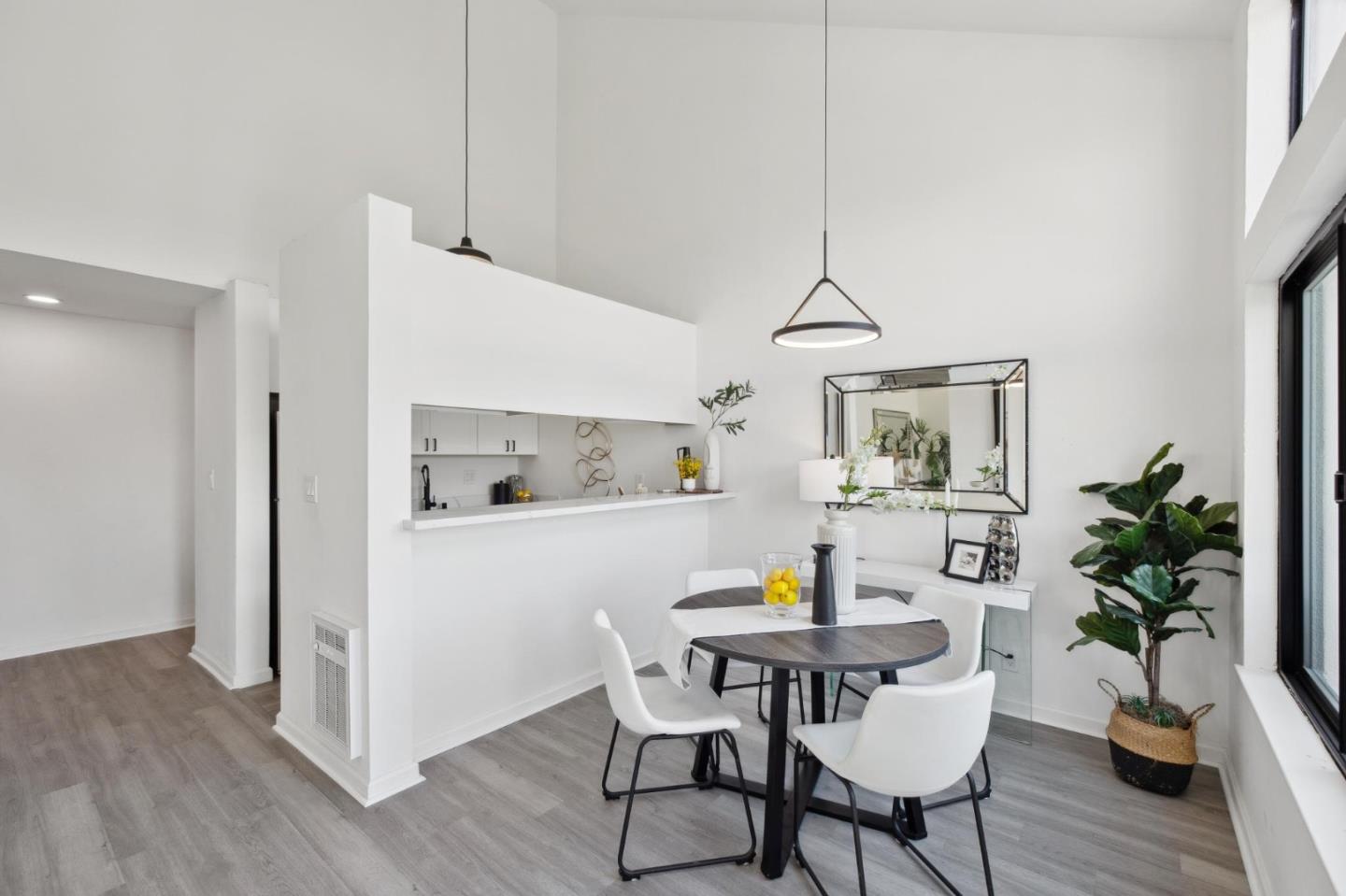 Detail Gallery Image 7 of 38 For 1 Appian Way #703-2,  South San Francisco,  CA 94080 - 3 Beds | 2 Baths