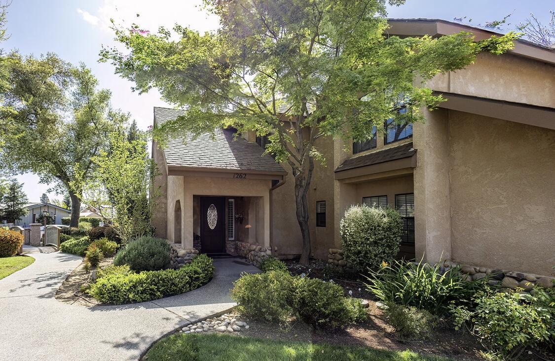 Detail Gallery Image 2 of 27 For 1262 W Flora Ave, Reedley,  CA 93654 - 3 Beds | 2/1 Baths
