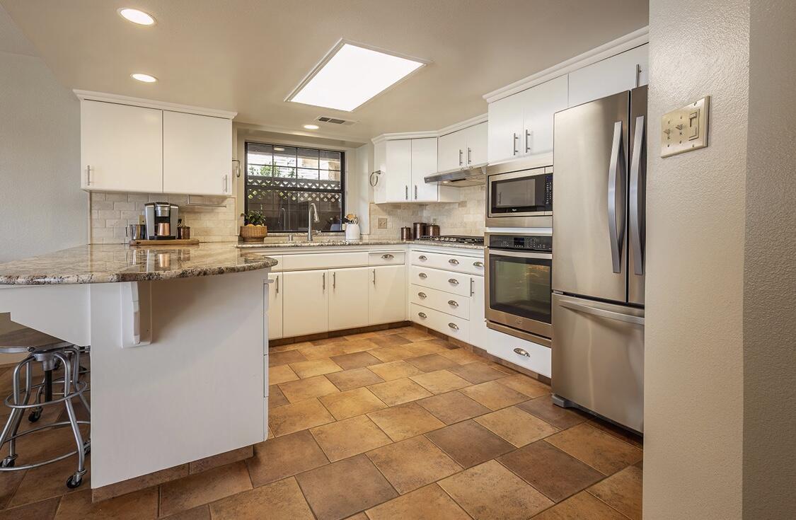 Detail Gallery Image 9 of 27 For 1262 W Flora Ave, Reedley,  CA 93654 - 3 Beds | 2/1 Baths
