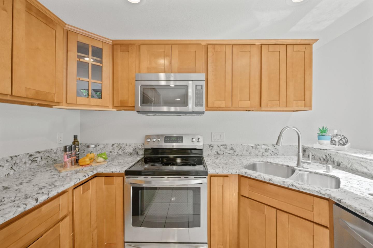 Detail Gallery Image 13 of 45 For 2624 Yerba Vista Ct, San Jose,  CA 95121 - 2 Beds | 2 Baths