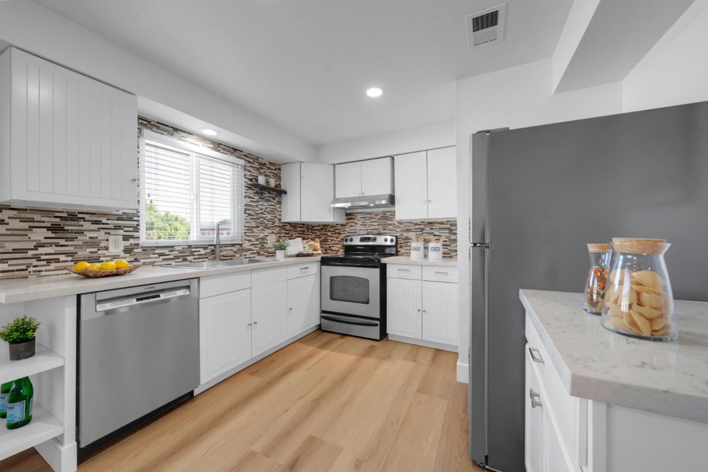 Detail Gallery Image 11 of 53 For 1518 Day Ave a,  San Mateo,  CA 94403 - 3 Beds | 1 Baths
