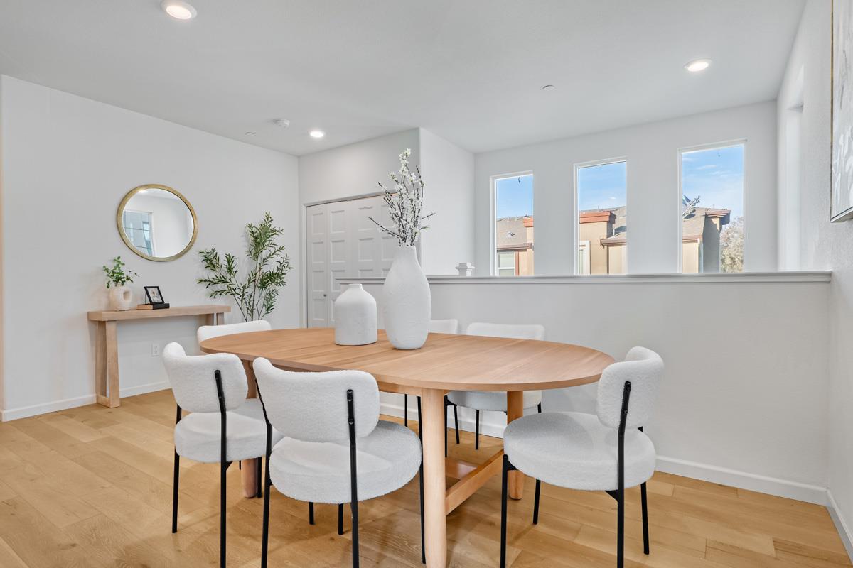 Detail Gallery Image 2 of 20 For 1587 De Rome Dr #3,  San Jose,  CA 95131 - 2 Beds | 2 Baths
