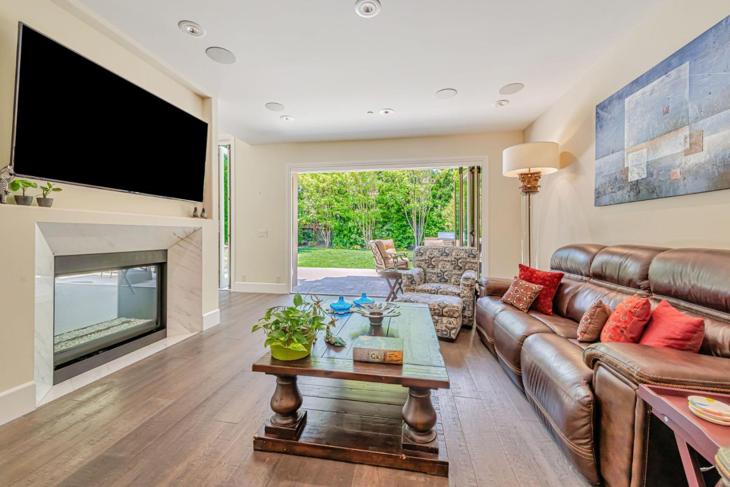 Detail Gallery Image 11 of 59 For 1998 Camino a Los Cerros, Menlo Park,  CA 94025 - 5 Beds | 4/1 Baths