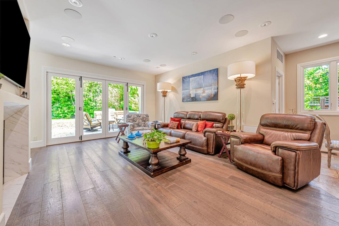 Detail Gallery Image 13 of 59 For 1998 Camino a Los Cerros, Menlo Park,  CA 94025 - 5 Beds | 4/1 Baths