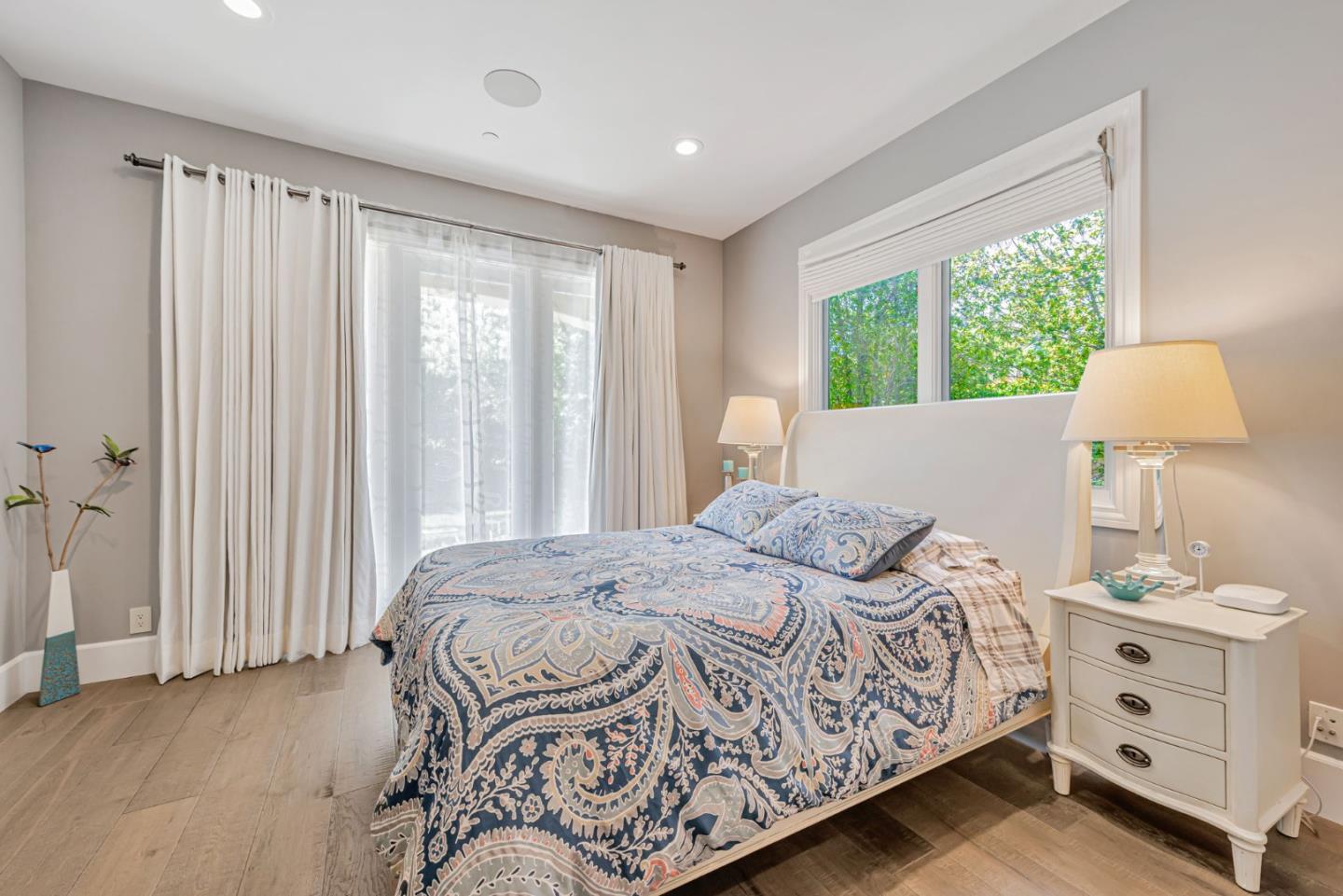 Detail Gallery Image 31 of 59 For 1998 Camino a Los Cerros, Menlo Park,  CA 94025 - 5 Beds | 4/1 Baths