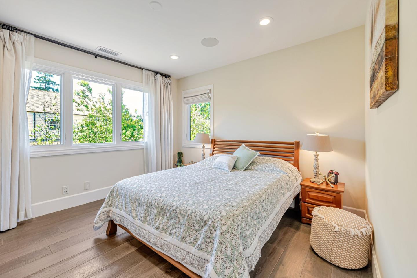 Detail Gallery Image 33 of 59 For 1998 Camino a Los Cerros, Menlo Park,  CA 94025 - 5 Beds | 4/1 Baths