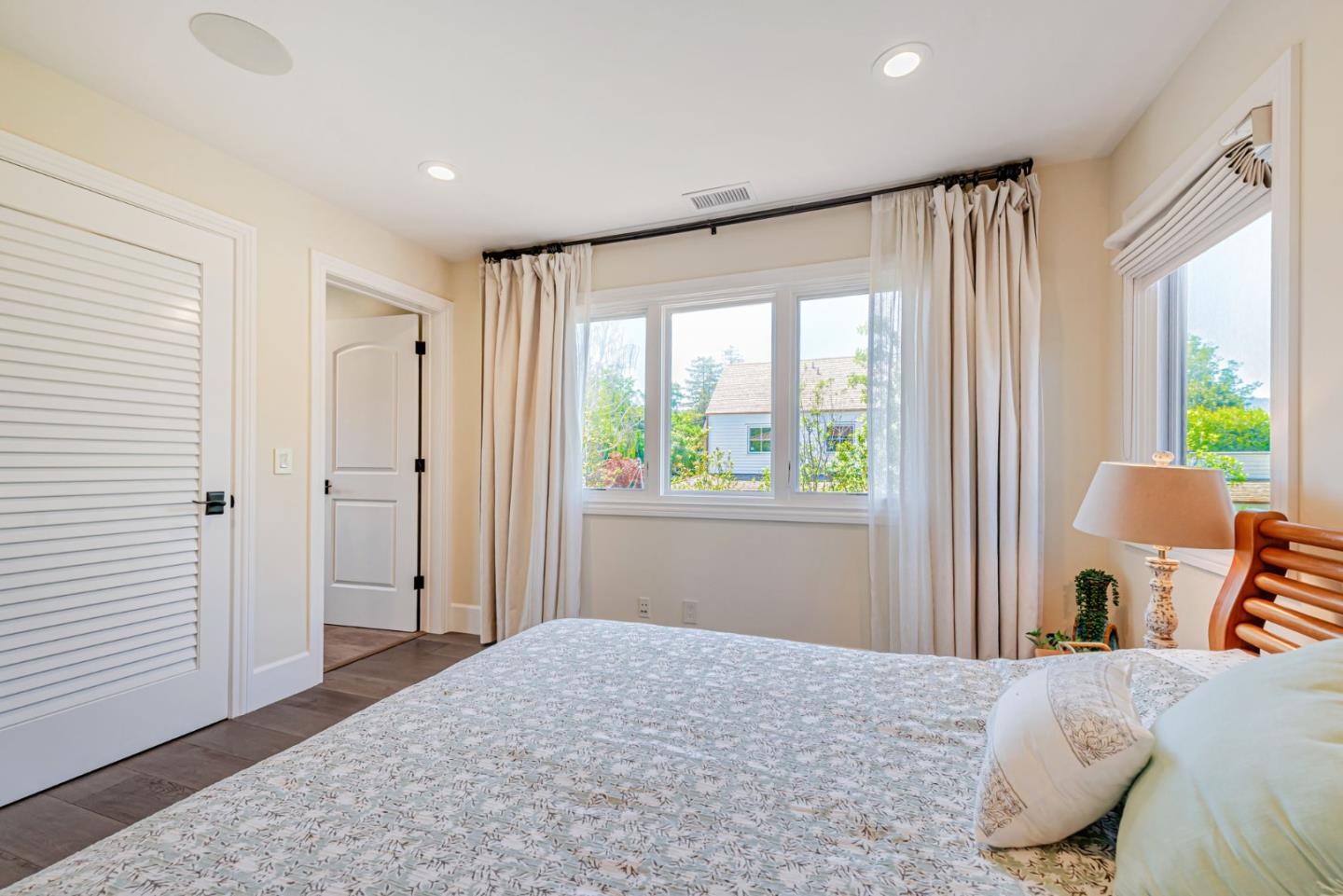 Detail Gallery Image 35 of 59 For 1998 Camino a Los Cerros, Menlo Park,  CA 94025 - 5 Beds | 4/1 Baths