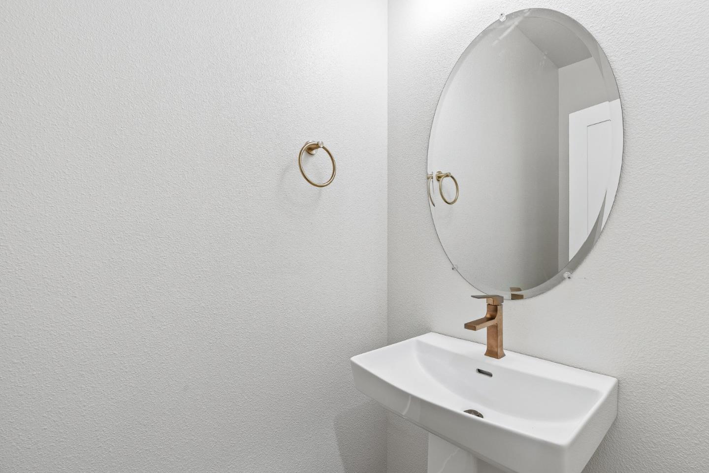 Detail Gallery Image 11 of 25 For 931 Woodside Rd, Redwood City,  CA 94061 - 4 Beds | 2/1 Baths