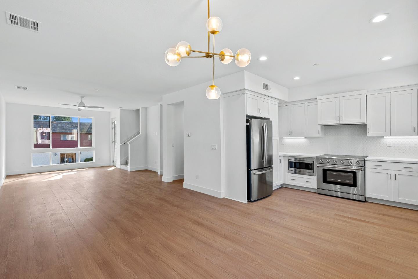 Detail Gallery Image 13 of 25 For 931 Woodside Rd, Redwood City,  CA 94061 - 4 Beds | 2/1 Baths