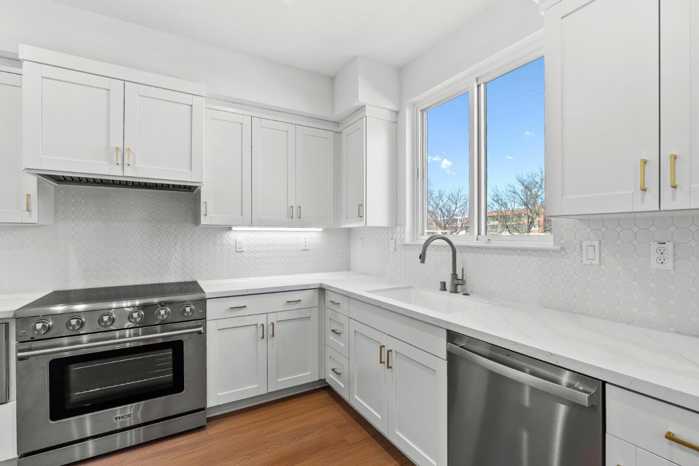 Detail Gallery Image 15 of 25 For 931 Woodside Rd, Redwood City,  CA 94061 - 4 Beds | 2/1 Baths
