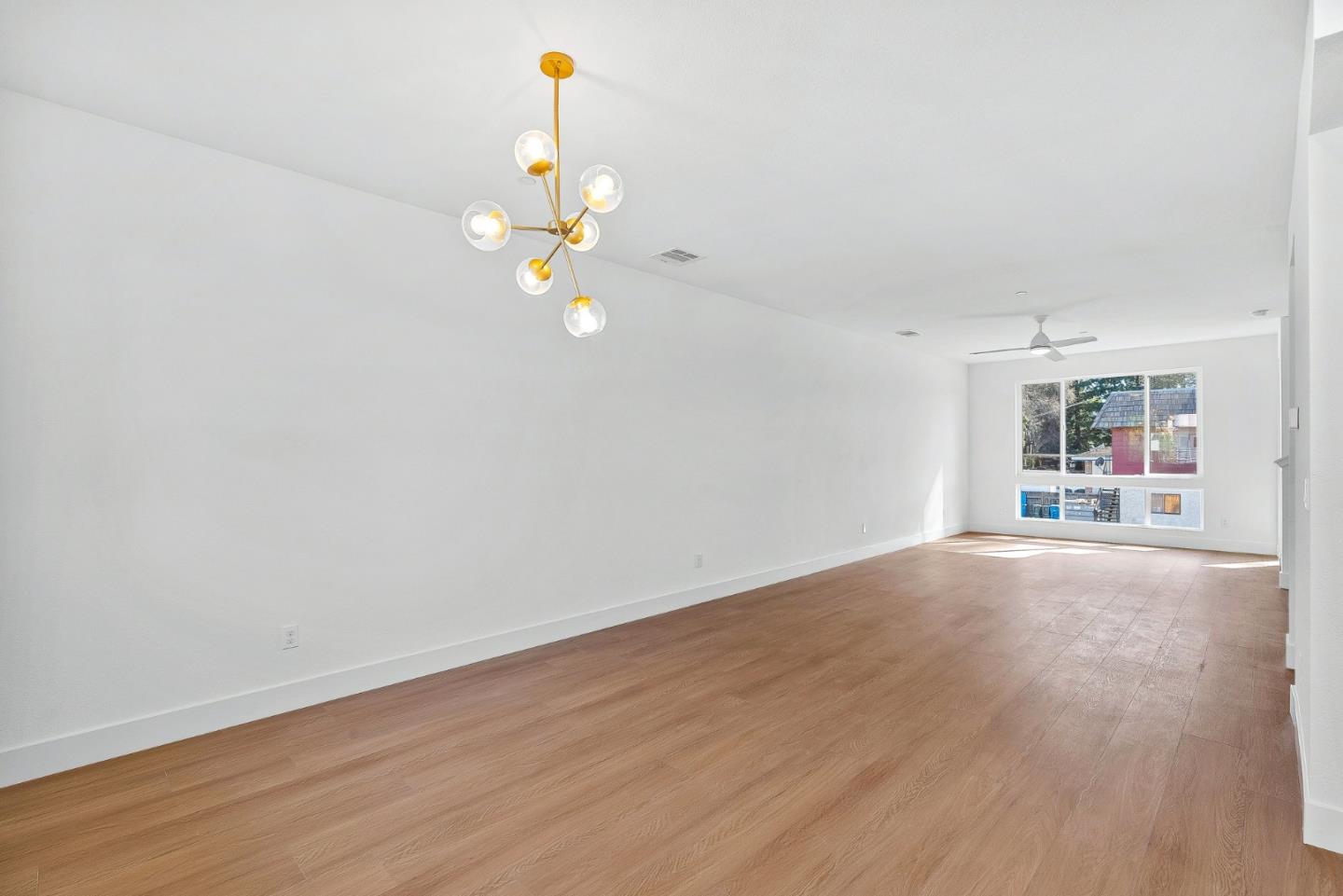 Detail Gallery Image 16 of 25 For 931 Woodside Rd, Redwood City,  CA 94061 - 4 Beds | 2/1 Baths