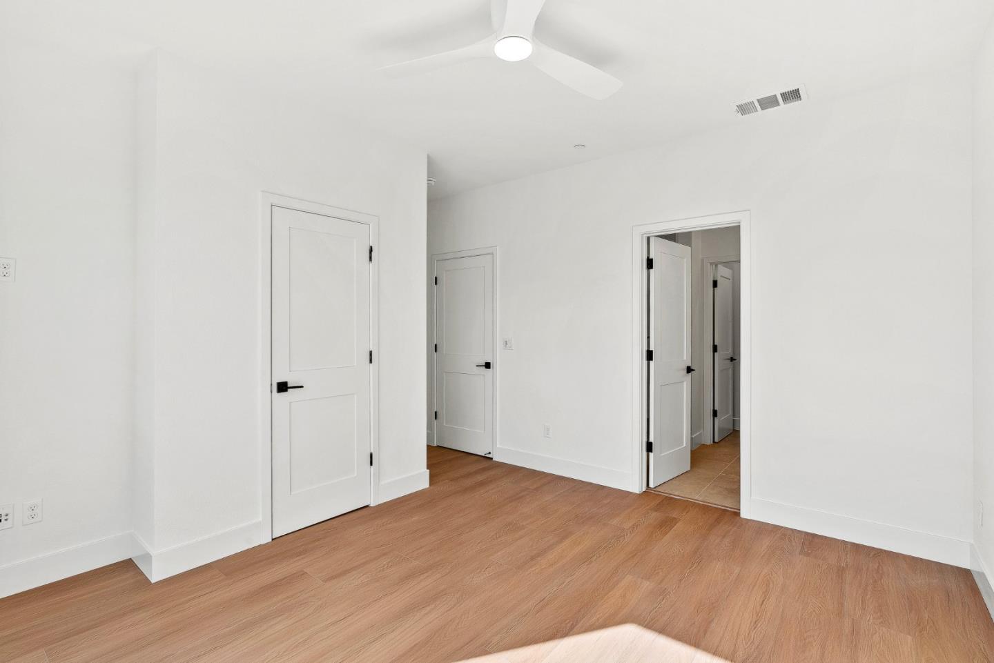 Detail Gallery Image 18 of 25 For 931 Woodside Rd, Redwood City,  CA 94061 - 4 Beds | 2/1 Baths