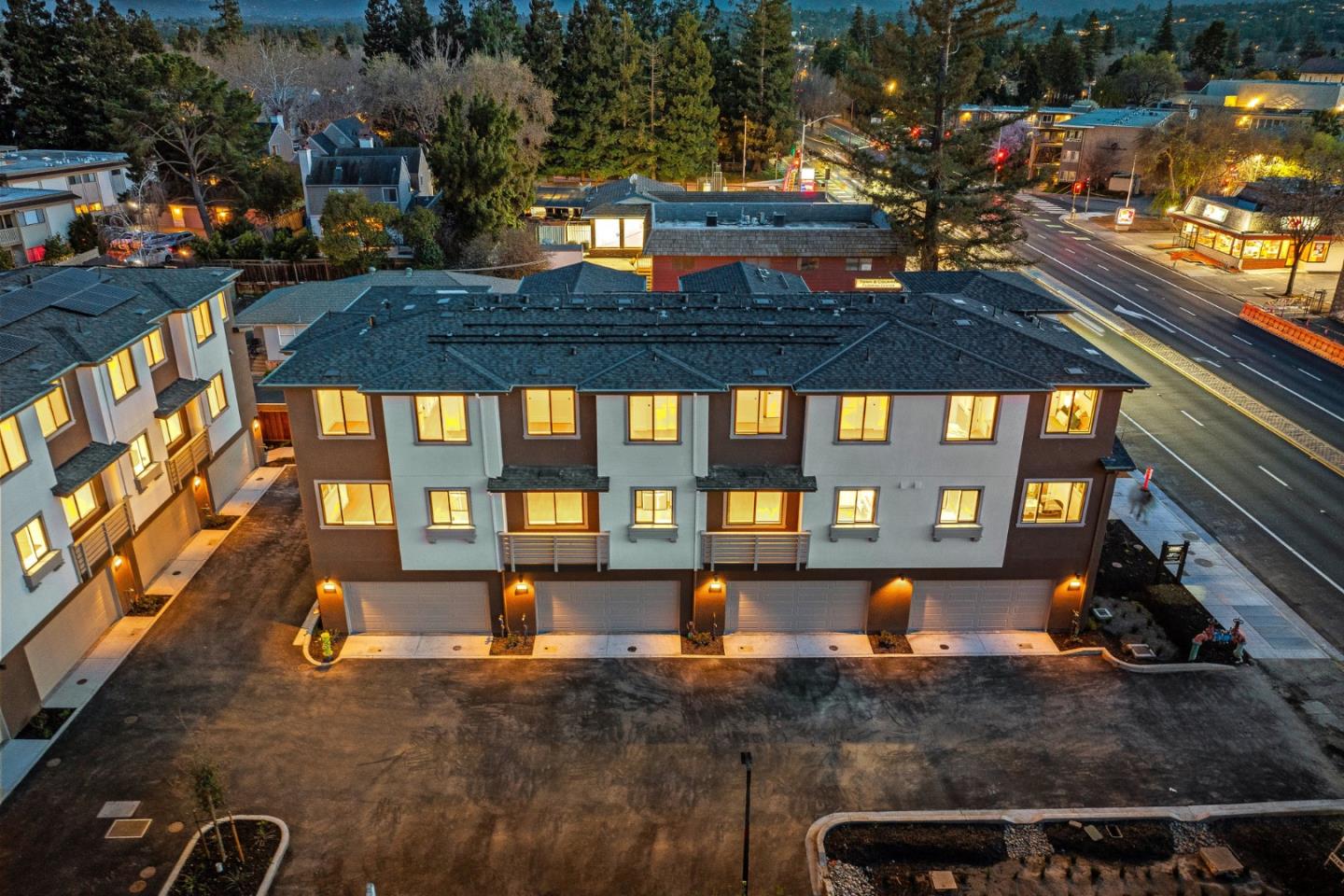 Detail Gallery Image 2 of 25 For 931 Woodside Rd, Redwood City,  CA 94061 - 4 Beds | 2/1 Baths