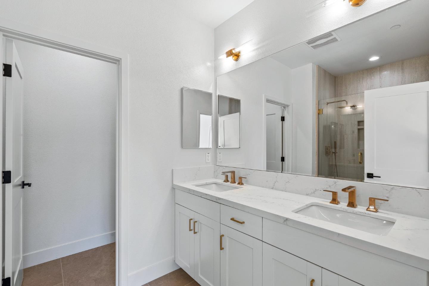 Detail Gallery Image 20 of 25 For 931 Woodside Rd, Redwood City,  CA 94061 - 4 Beds | 2/1 Baths
