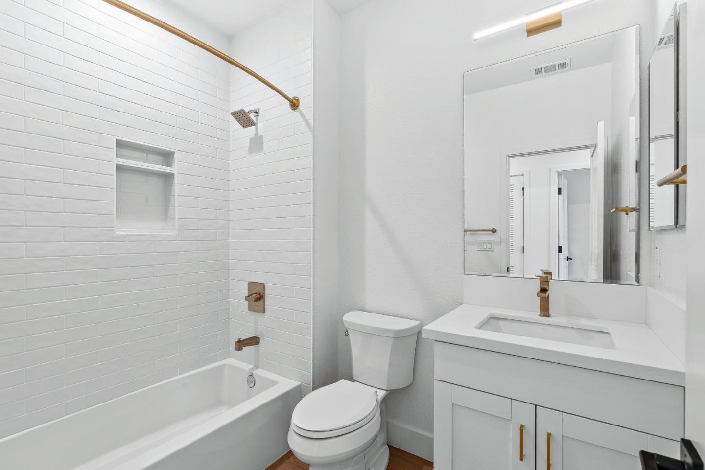 Detail Gallery Image 22 of 25 For 931 Woodside Rd, Redwood City,  CA 94061 - 4 Beds | 2/1 Baths