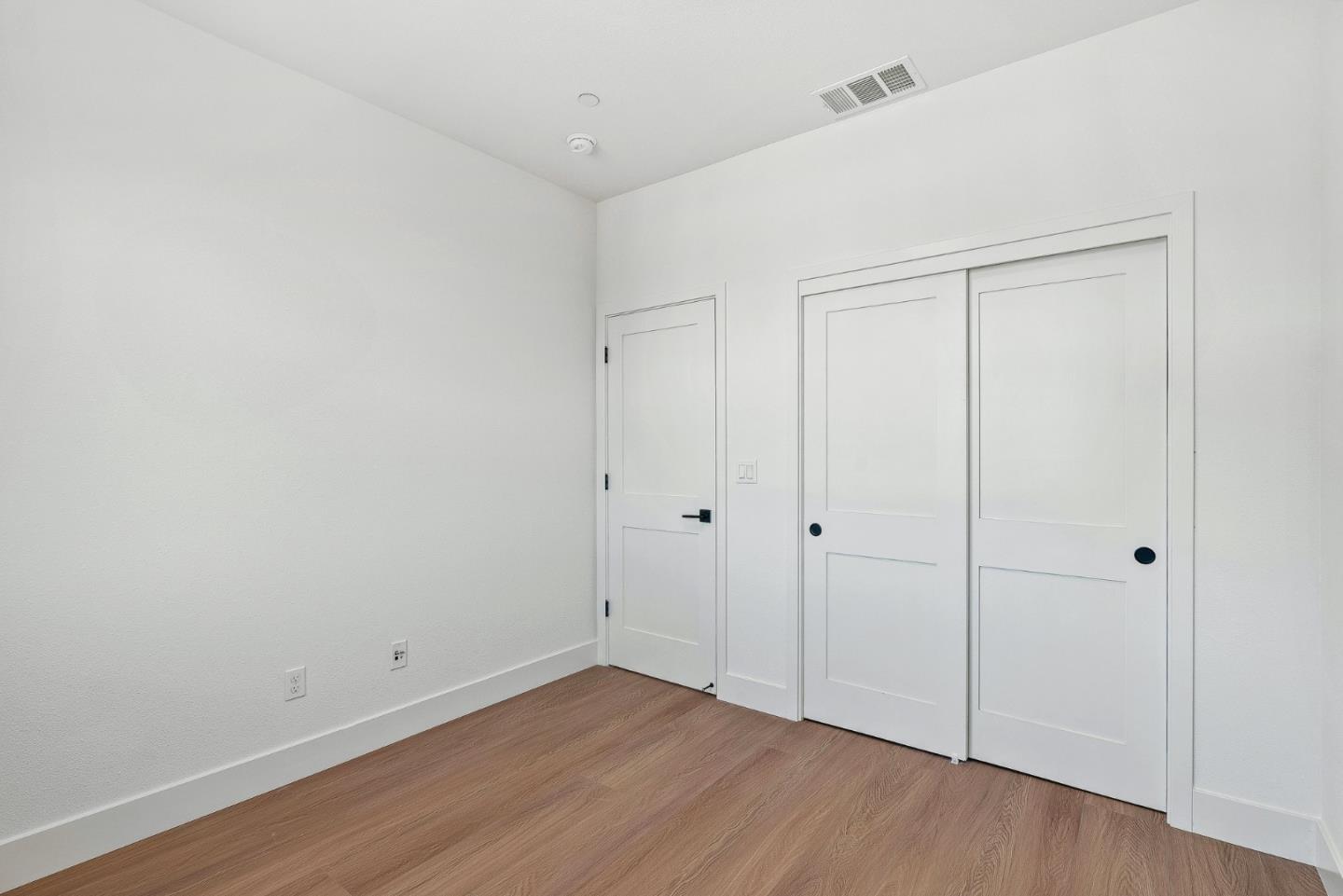 Detail Gallery Image 24 of 25 For 931 Woodside Rd, Redwood City,  CA 94061 - 4 Beds | 2/1 Baths