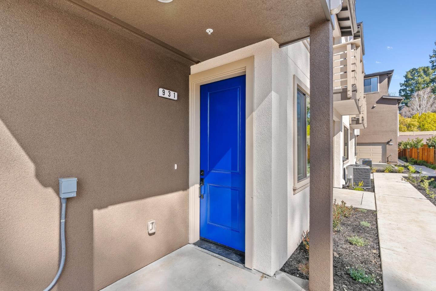 Detail Gallery Image 3 of 25 For 931 Woodside Rd, Redwood City,  CA 94061 - 4 Beds | 2/1 Baths