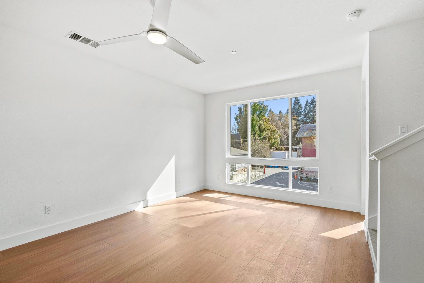 Detail Gallery Image 6 of 25 For 931 Woodside Rd, Redwood City,  CA 94061 - 4 Beds | 2/1 Baths