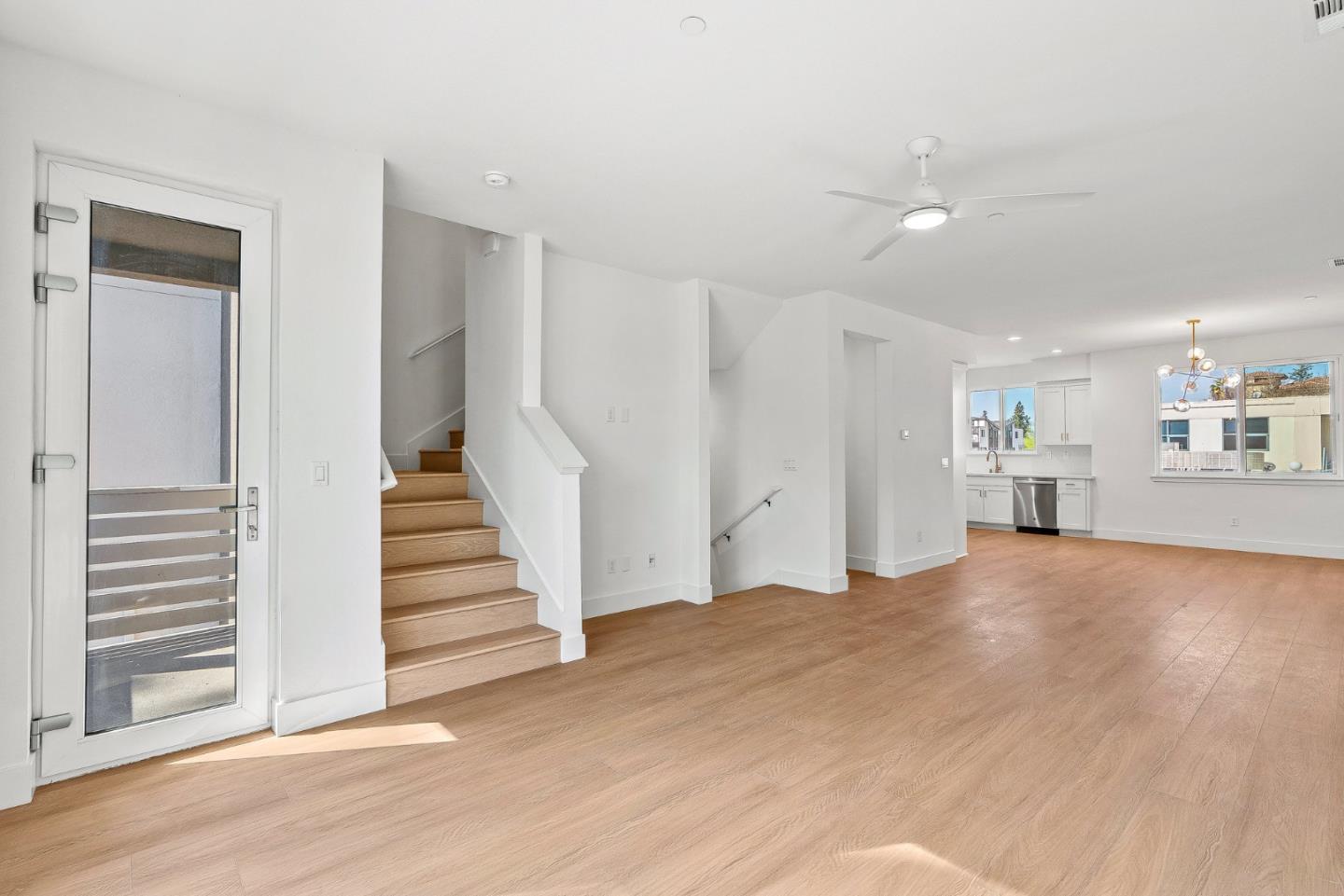 Detail Gallery Image 7 of 25 For 931 Woodside Rd, Redwood City,  CA 94061 - 4 Beds | 2/1 Baths