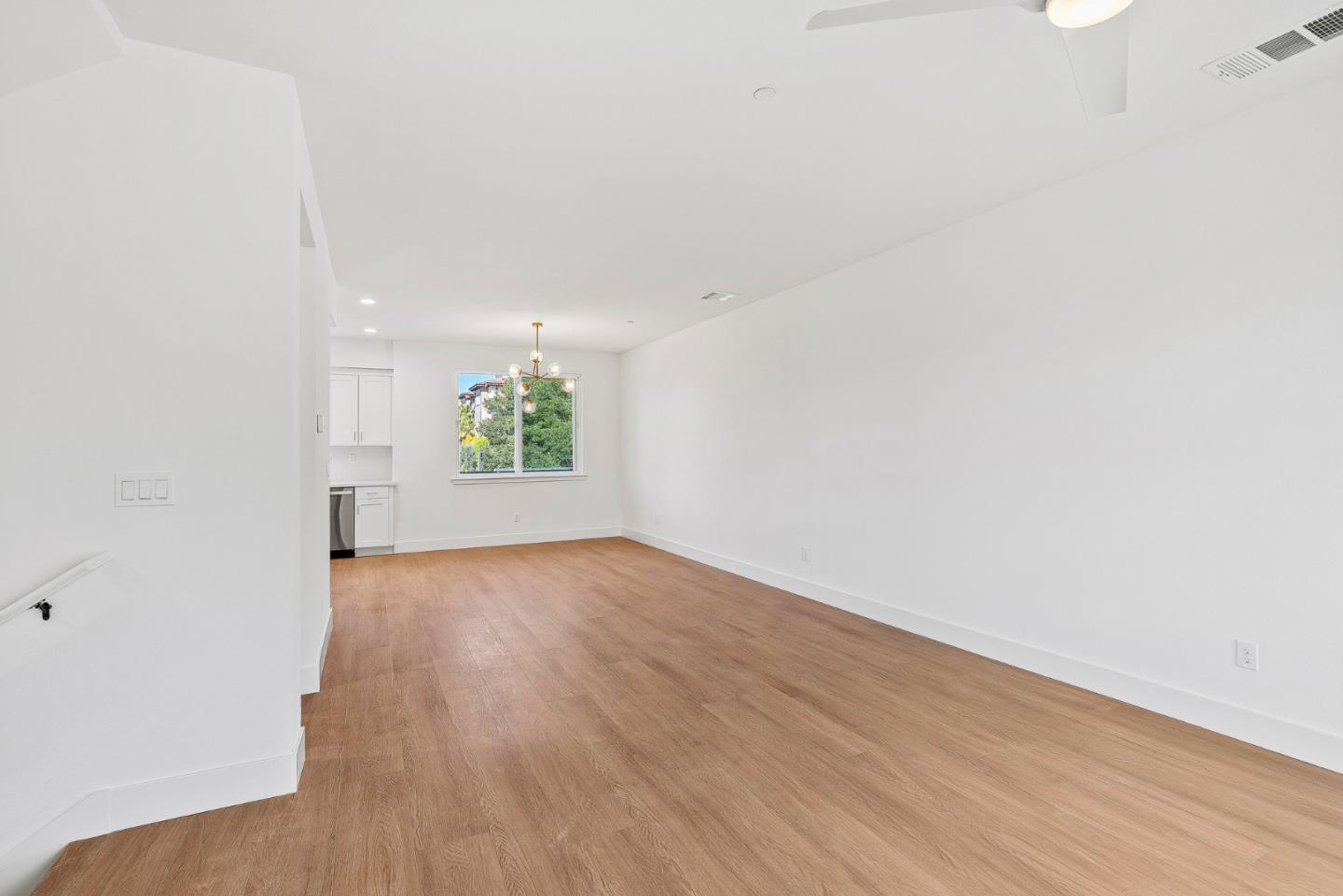 Detail Gallery Image 8 of 25 For 931 Woodside Rd, Redwood City,  CA 94061 - 4 Beds | 2/1 Baths