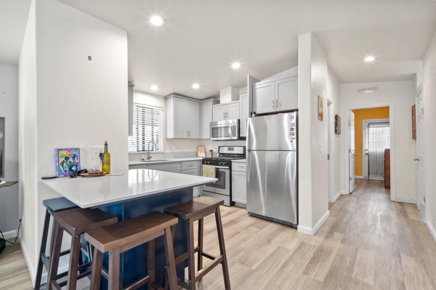 Detail Gallery Image 5 of 14 For 3320 Del Monte Blvd #11,  Marina,  CA 93933 - 2 Beds | 2 Baths