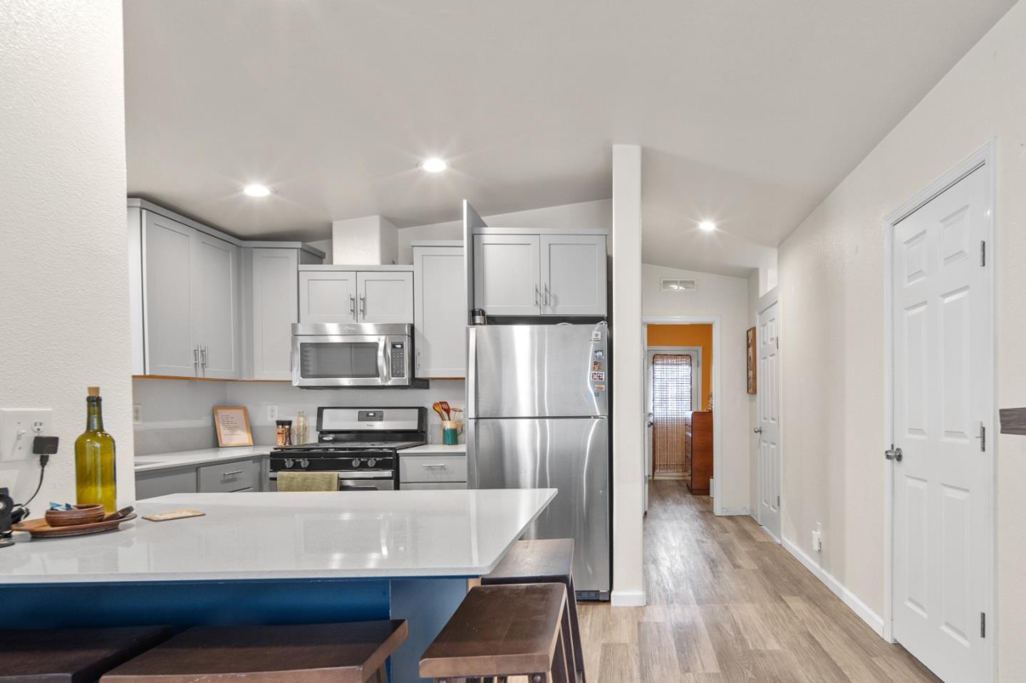 Detail Gallery Image 8 of 14 For 3320 Del Monte Blvd #11,  Marina,  CA 93933 - 2 Beds | 2 Baths