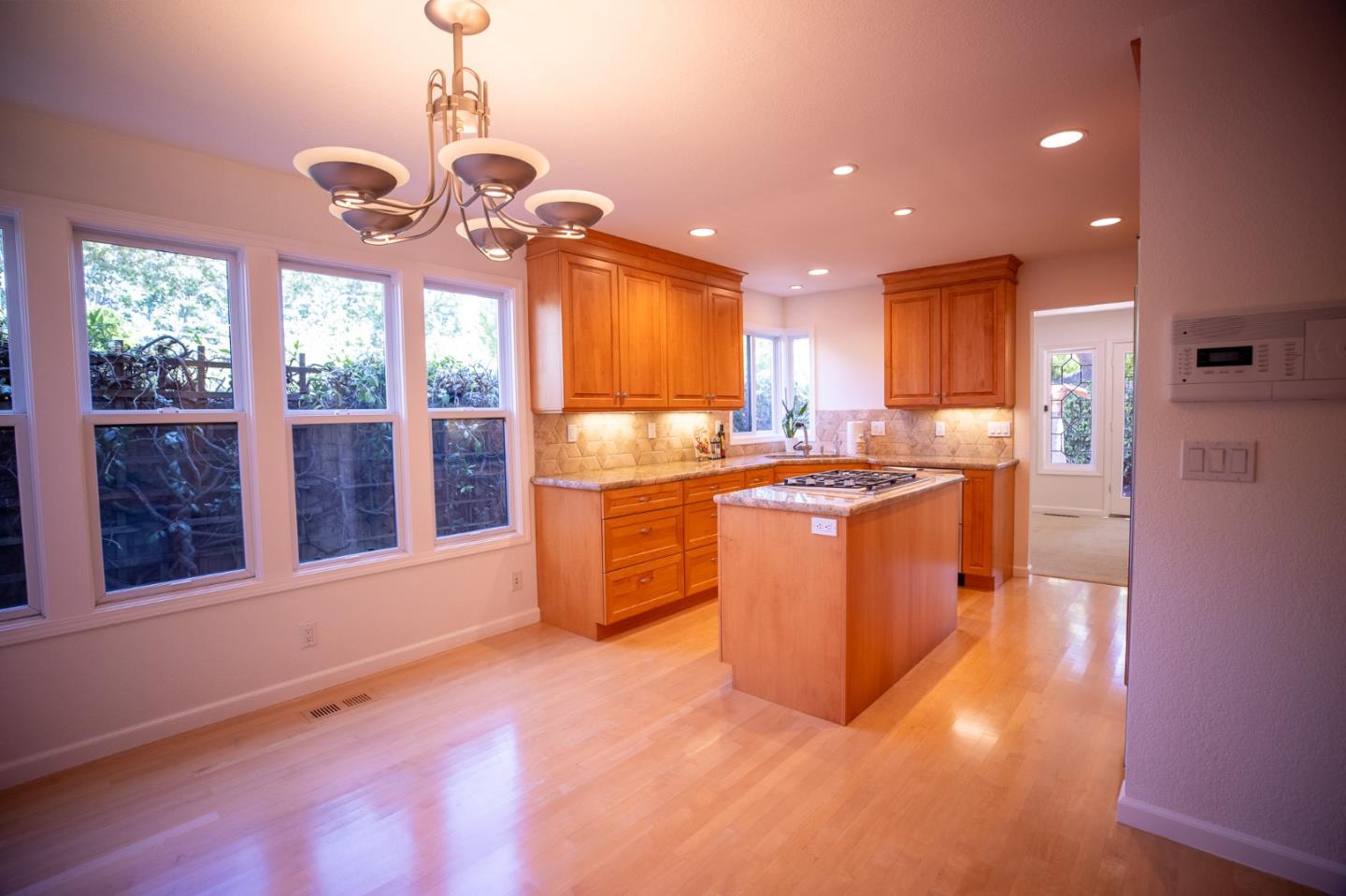 Detail Gallery Image 10 of 38 For 1210 Fiddlers Grn, San Jose,  CA 95125 - 3 Beds | 2/1 Baths