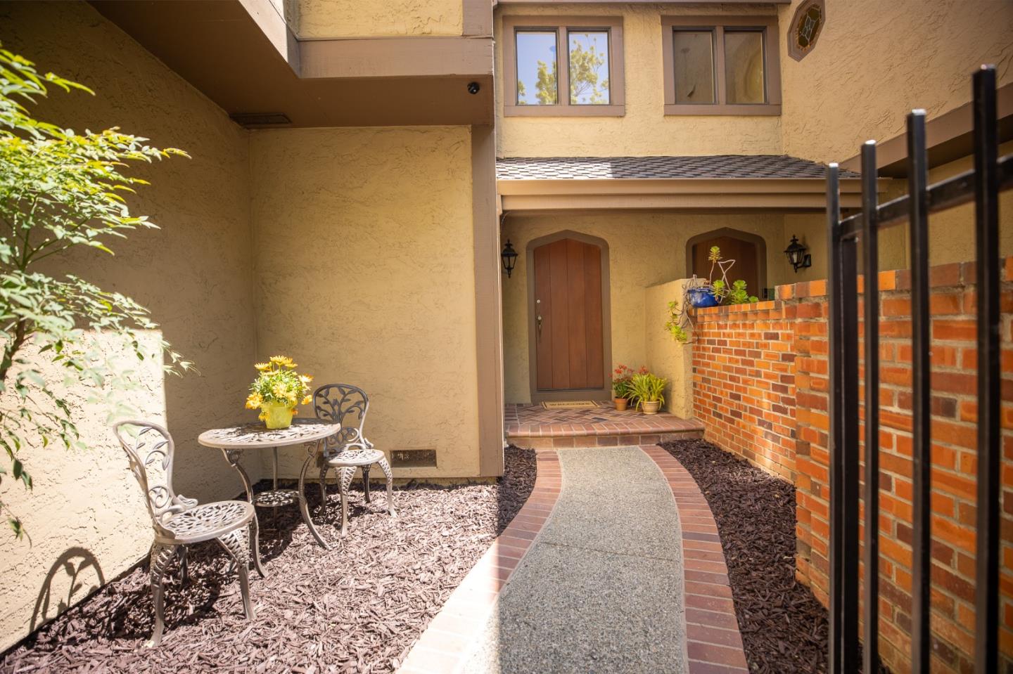 Detail Gallery Image 3 of 38 For 1210 Fiddlers Grn, San Jose,  CA 95125 - 3 Beds | 2/1 Baths