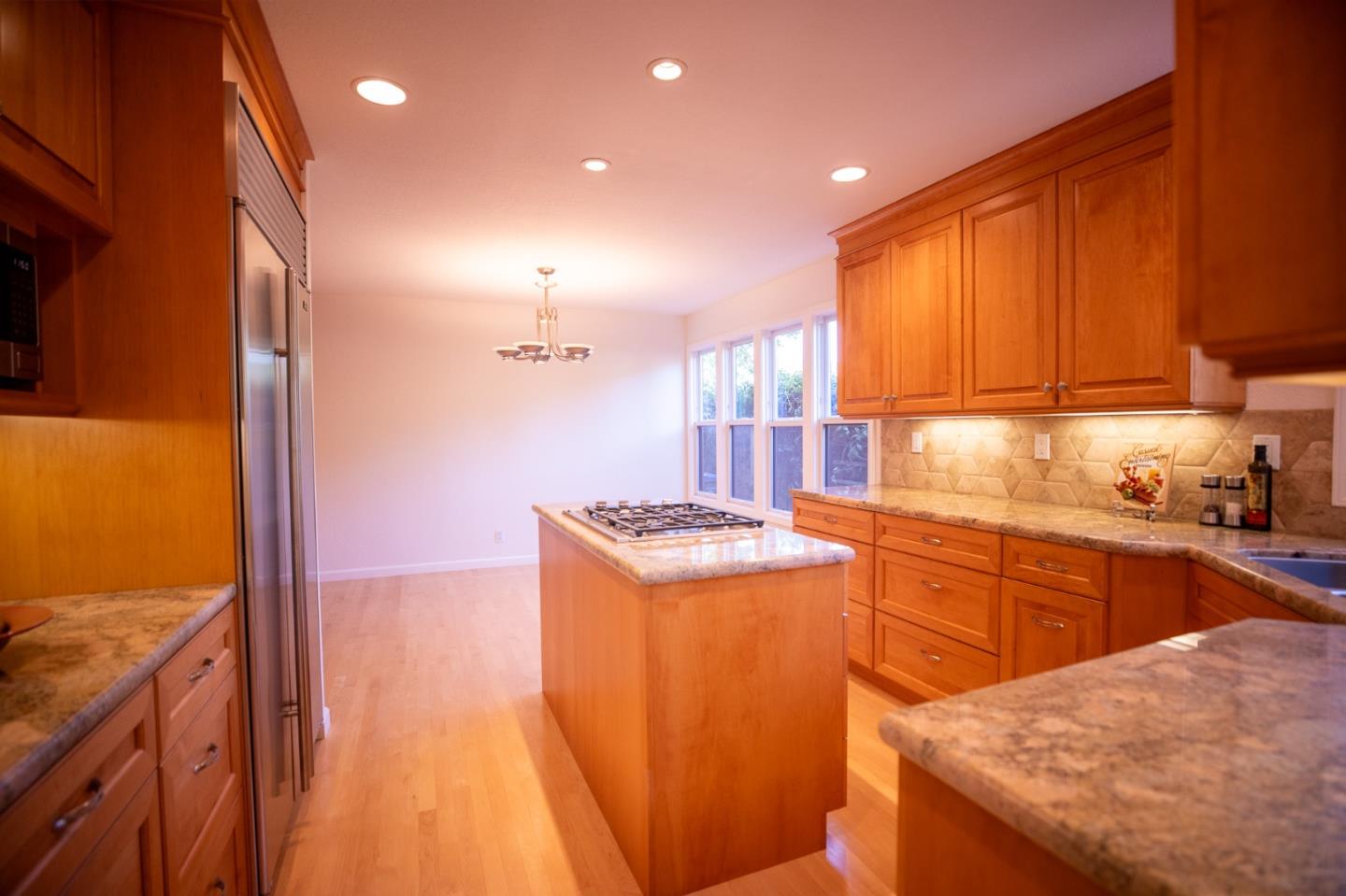 Detail Gallery Image 8 of 38 For 1210 Fiddlers Grn, San Jose,  CA 95125 - 3 Beds | 2/1 Baths