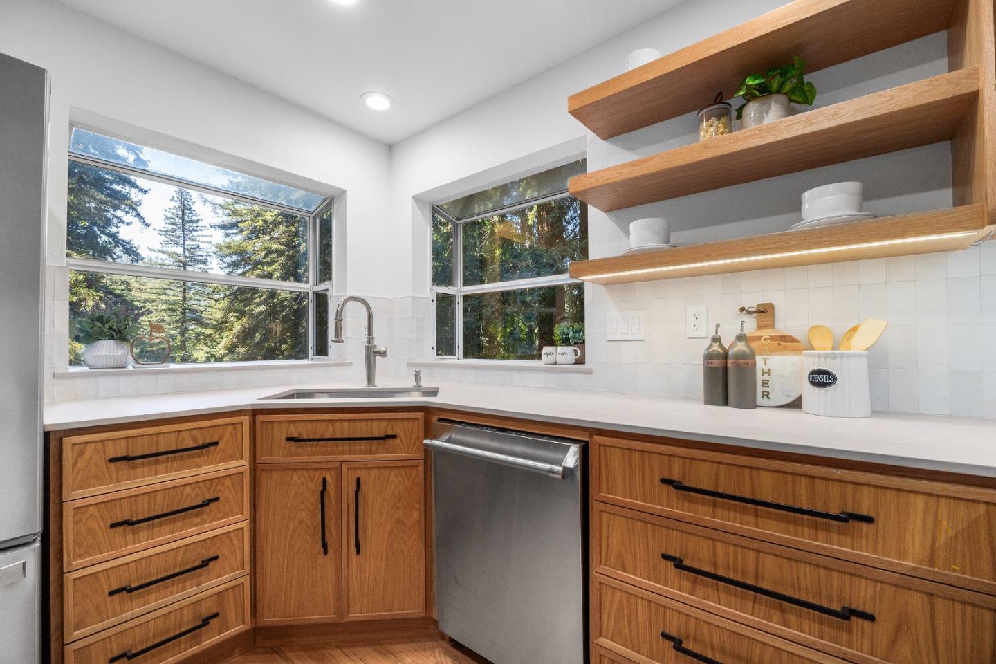 Detail Gallery Image 20 of 43 For 22021 Old Santa Cruz Hwy, Los Gatos,  CA 95033 - 2 Beds | 2 Baths