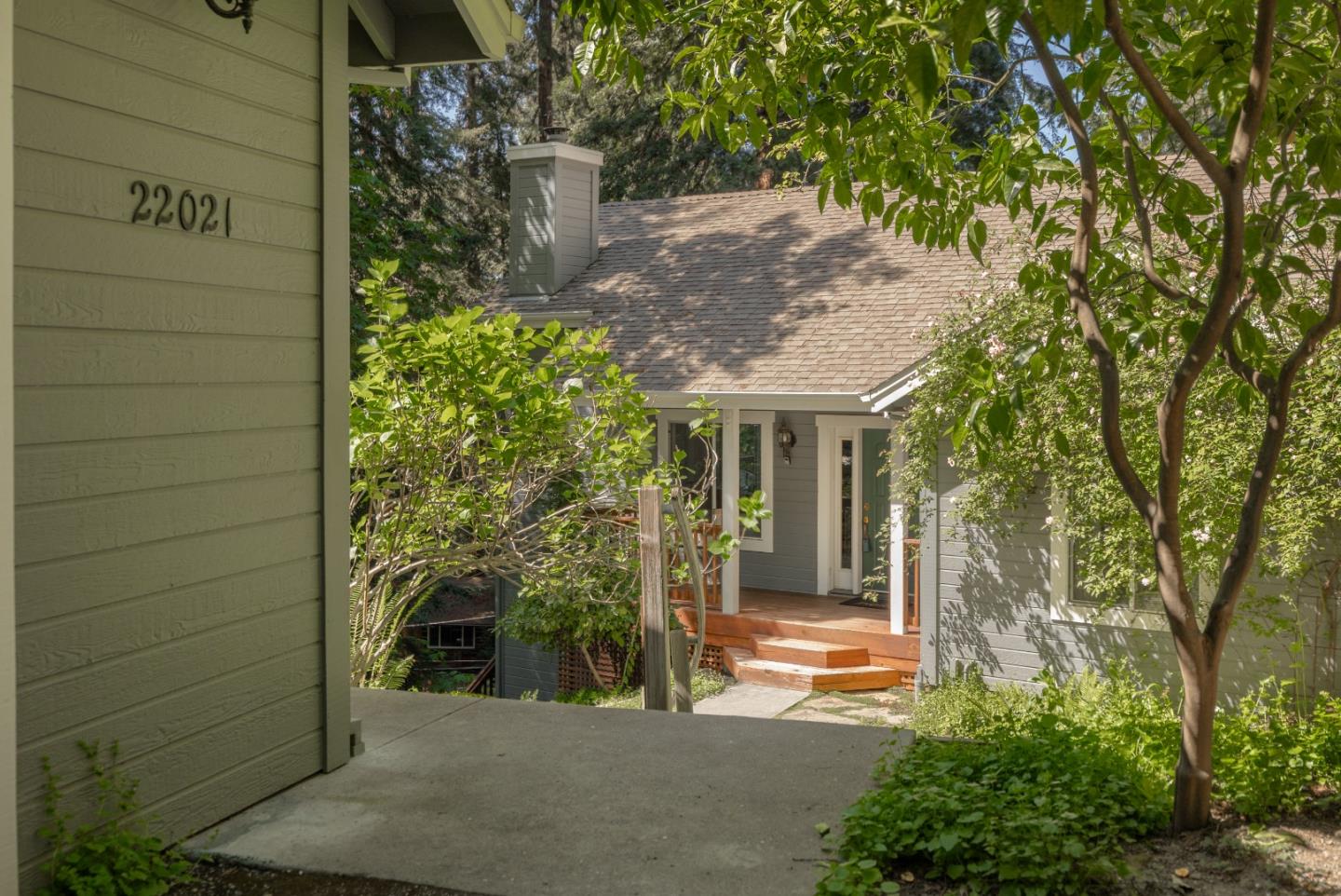 Detail Gallery Image 4 of 43 For 22021 Old Santa Cruz Hwy, Los Gatos,  CA 95033 - 2 Beds | 2 Baths