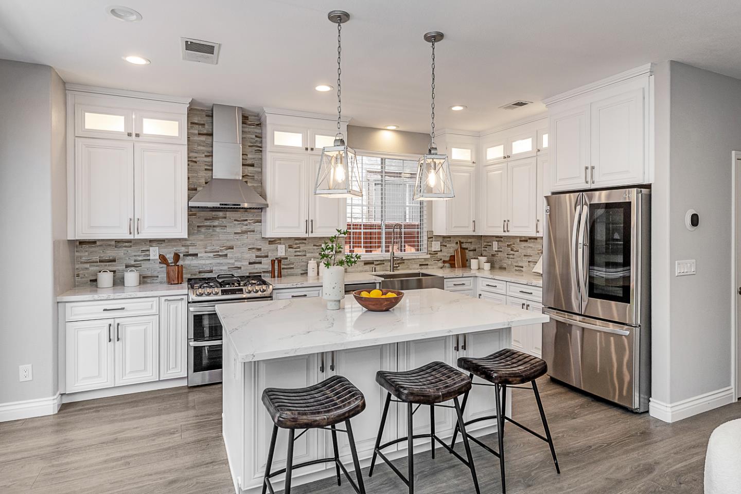 Detail Gallery Image 7 of 30 For 947 Sunbonnet Loop, San Jose,  CA 95125 - 5 Beds | 3 Baths