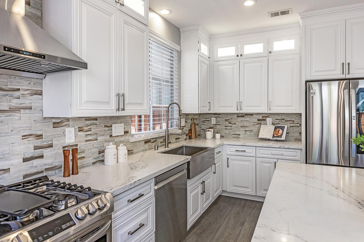 Detail Gallery Image 8 of 30 For 947 Sunbonnet Loop, San Jose,  CA 95125 - 5 Beds | 3 Baths