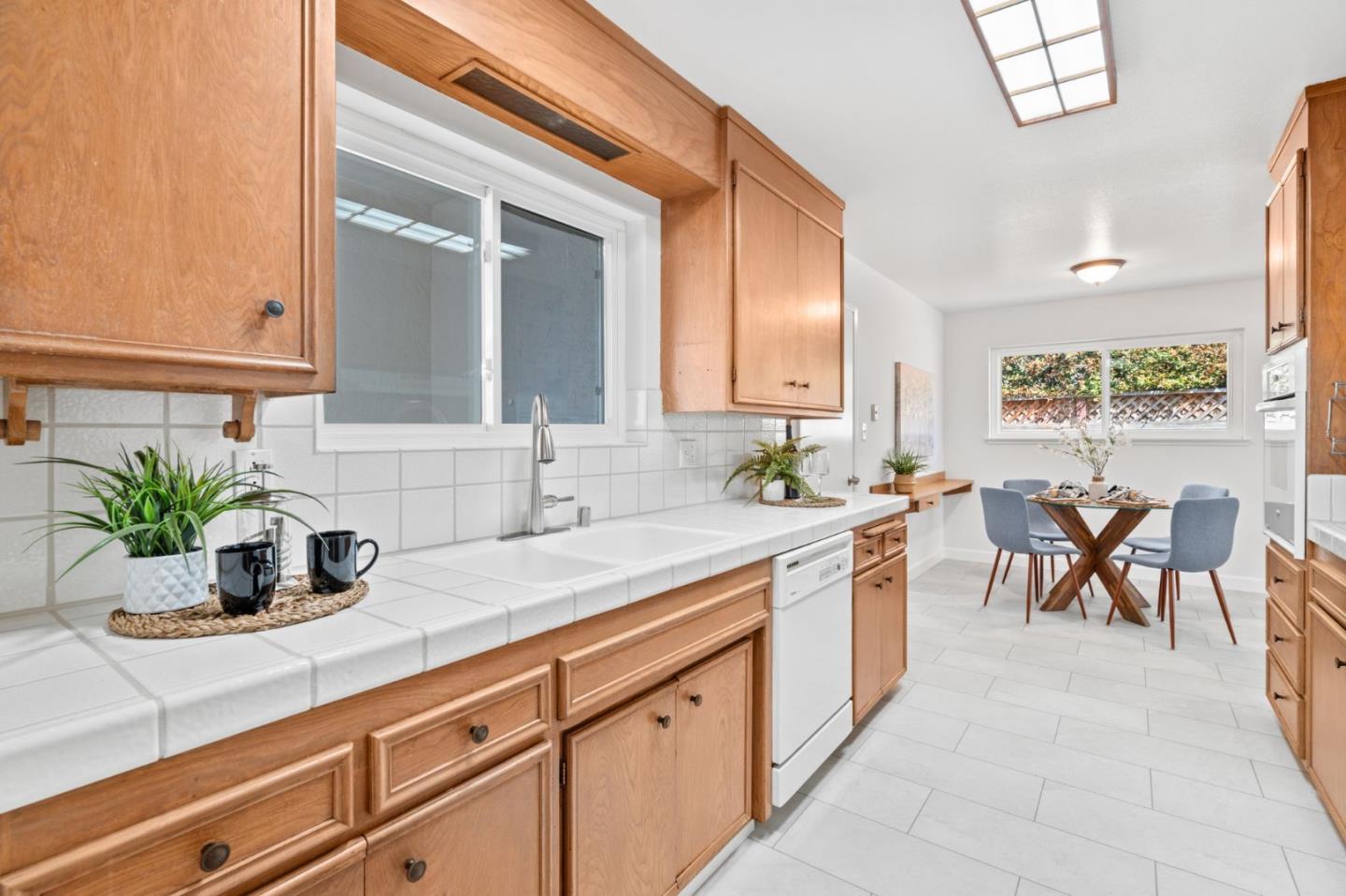 Detail Gallery Image 8 of 43 For 524 S Park Dr, San Jose,  CA 95129 - 4 Beds | 2 Baths