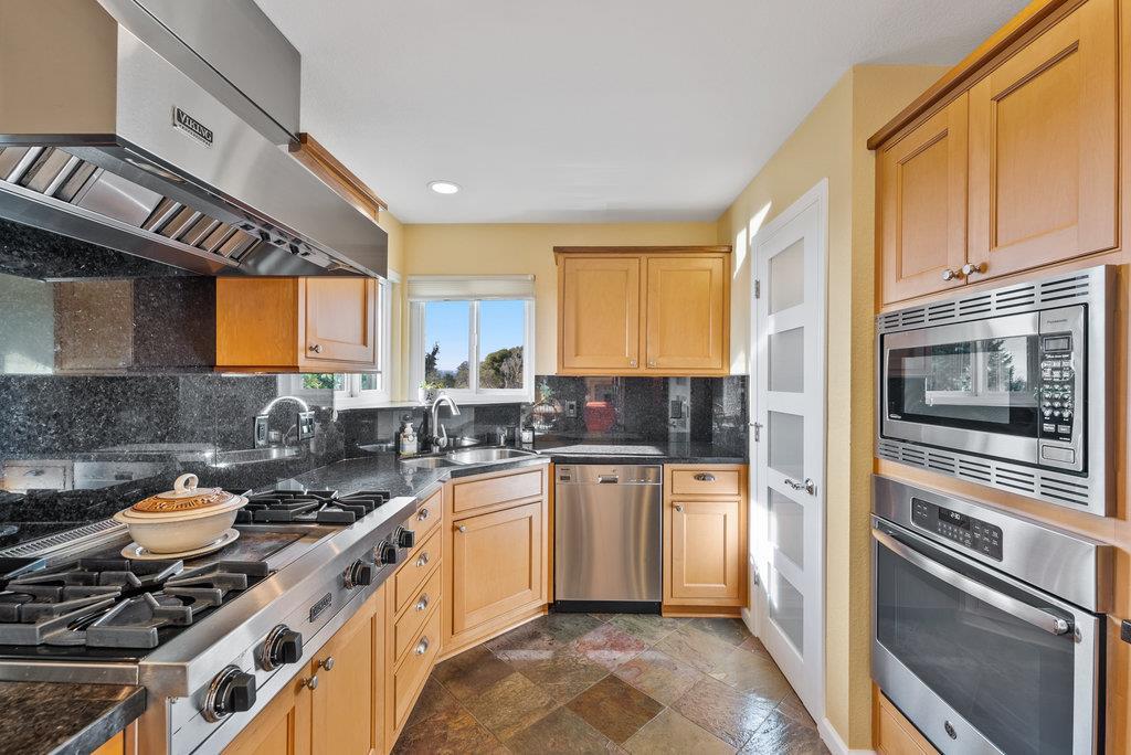 Detail Gallery Image 12 of 37 For 7149 Danko Dr, Aptos,  CA 95003 - 3 Beds | 2/1 Baths