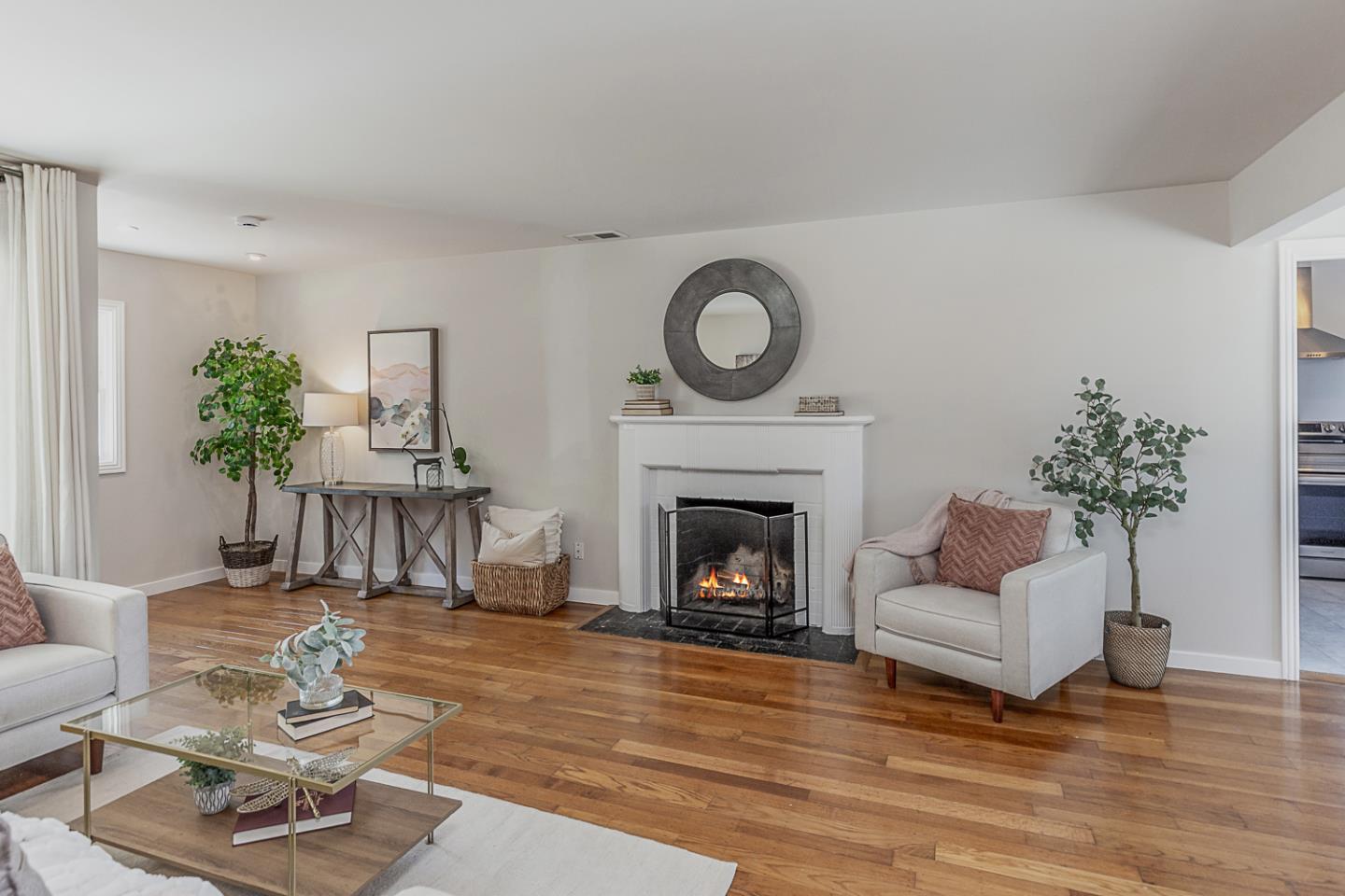 Detail Gallery Image 5 of 19 For 1327 Madera Ave, Menlo Park,  CA 94025 - 2 Beds | 2 Baths