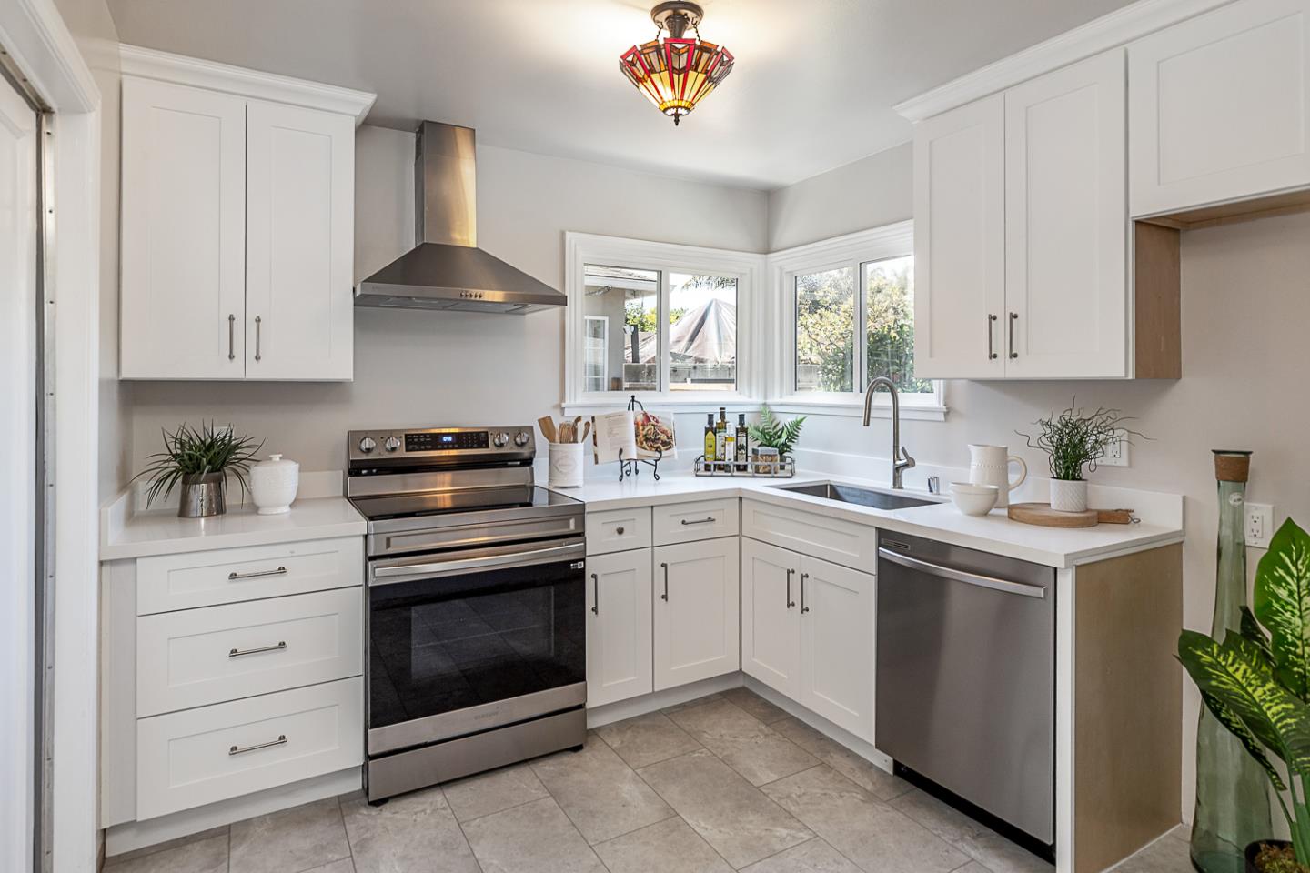 Detail Gallery Image 7 of 19 For 1327 Madera Ave, Menlo Park,  CA 94025 - 2 Beds | 2 Baths