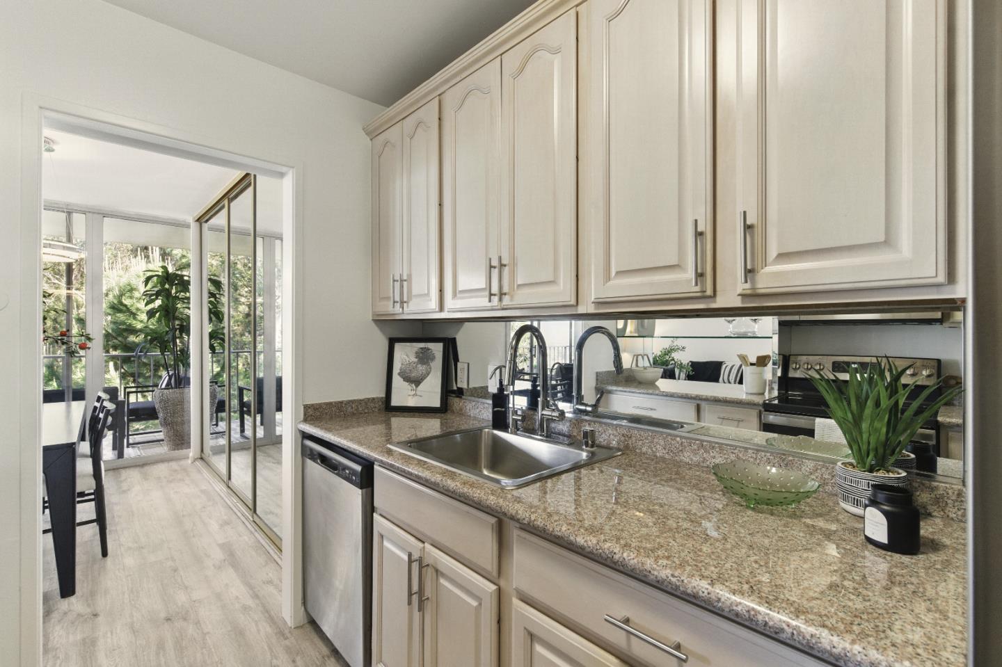 Detail Gallery Image 12 of 52 For 400 Davey Glen Rd #4729,  Belmont,  CA 94002 - 3 Beds | 2 Baths