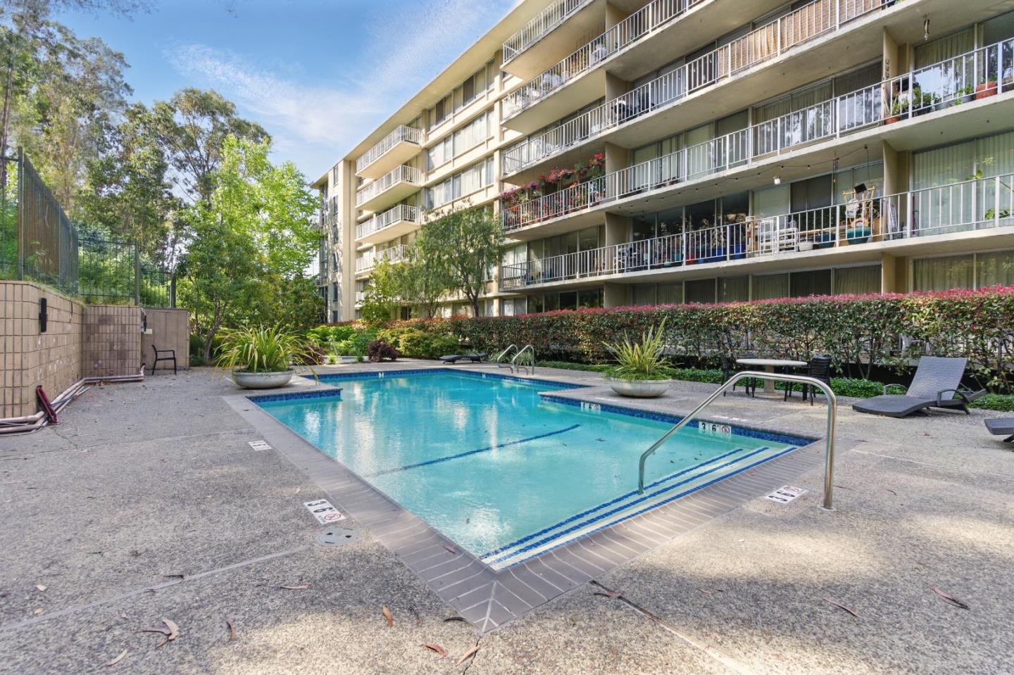 Detail Gallery Image 30 of 52 For 400 Davey Glen Rd #4729,  Belmont,  CA 94002 - 3 Beds | 2 Baths