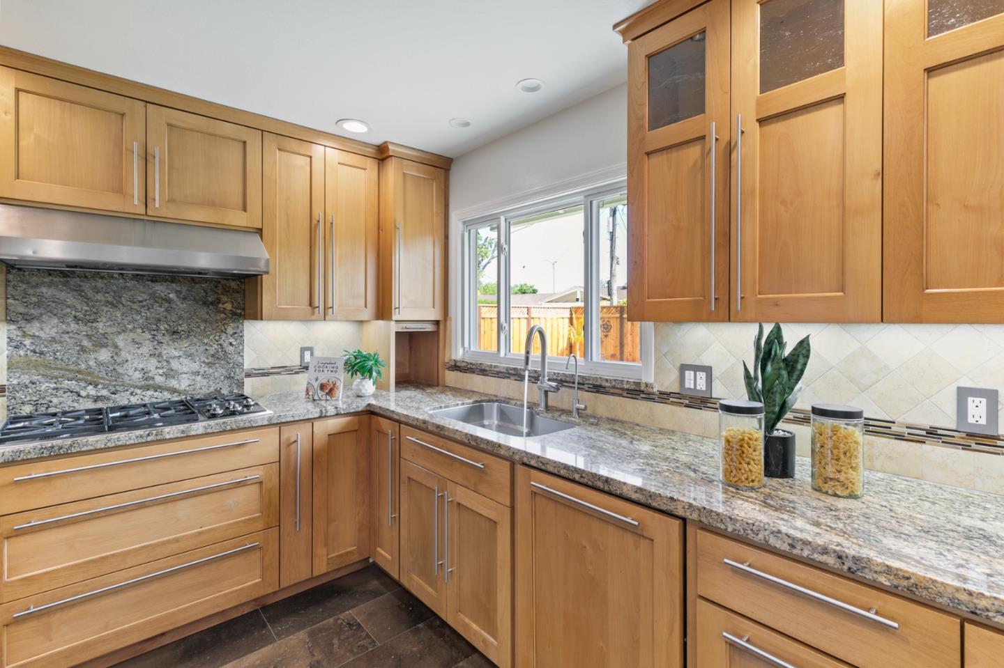 Detail Gallery Image 13 of 35 For 4291 Mckinnon Dr, San Jose,  CA 95130 - 3 Beds | 2/1 Baths
