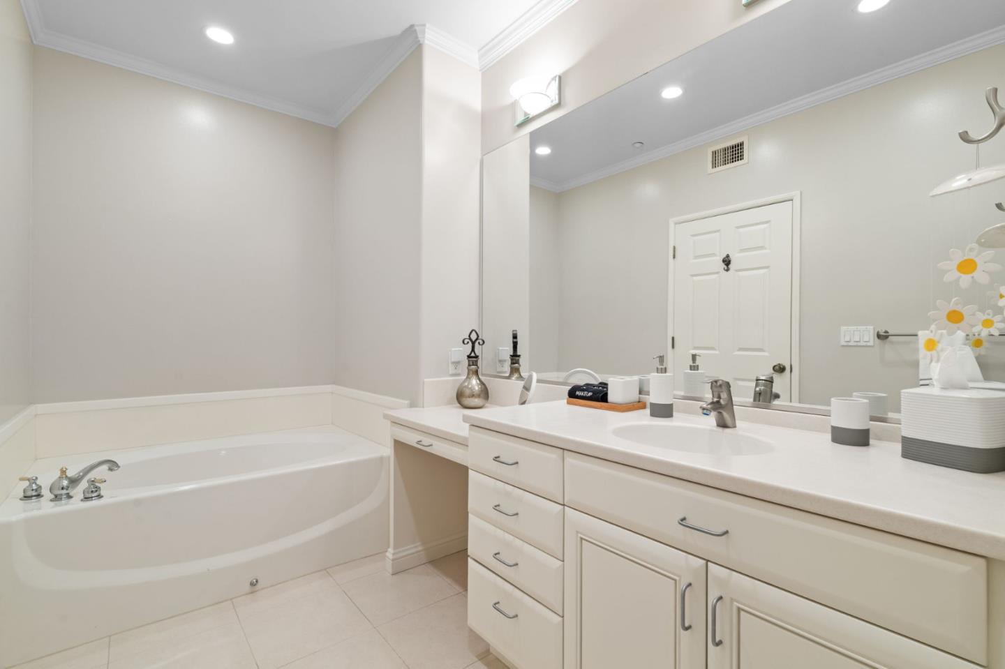 Detail Gallery Image 15 of 21 For 130 E San Fernando St Unit Ph18,  San Jose,  CA 95112 - 2 Beds | 2 Baths