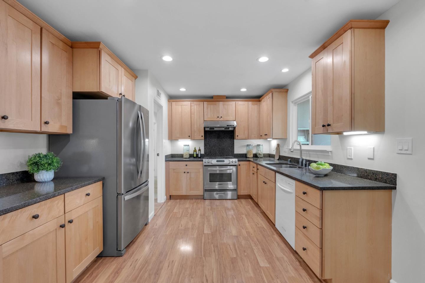 Detail Gallery Image 10 of 35 For 2436 Armstrong Pl, Santa Clara,  CA 95050 - 3 Beds | 2 Baths